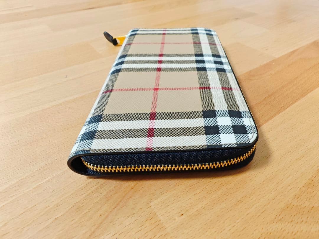 Burberry ジップウォレット