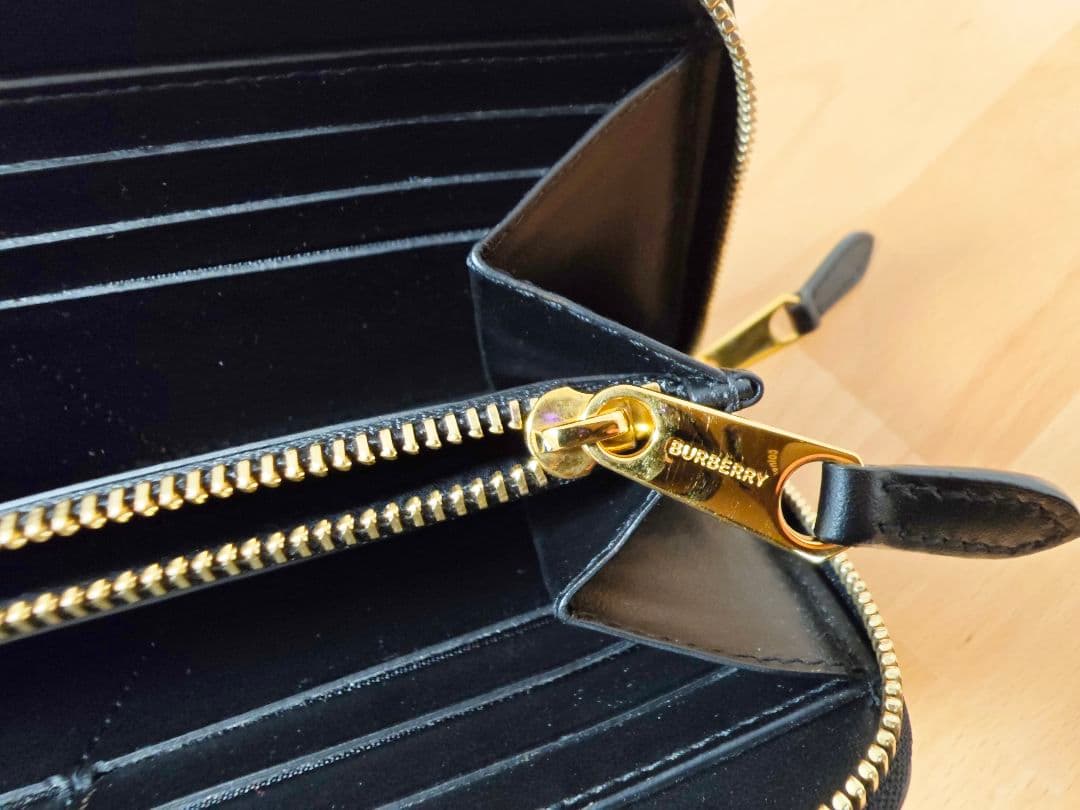 Burberry ジップウォレット