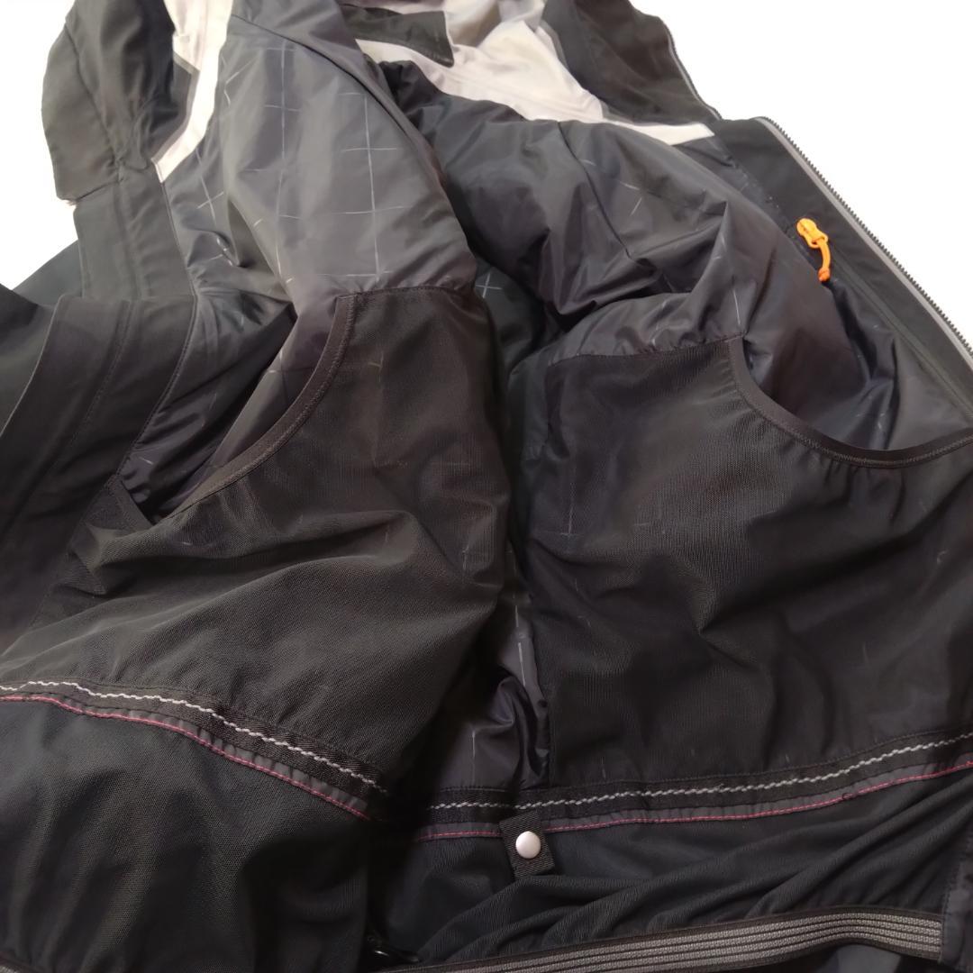 美品BURTON　ＸＬ相当　黒スノーボードウエア　ゴアテックス　保温サーモライト