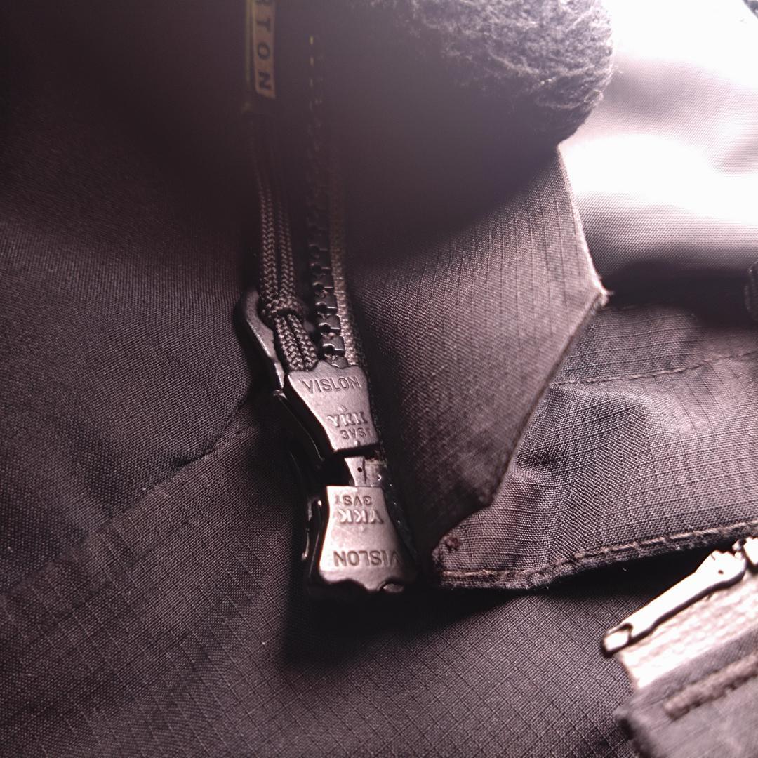 美品BURTON　ＸＬ相当　黒スノーボードウエア　ゴアテックス　保温サーモライト