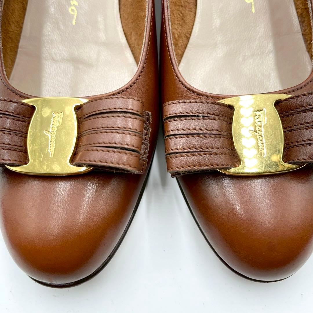 フェラガモ パンプス ヴァラリボン SEMPIONE 5C ブラウン Y1298