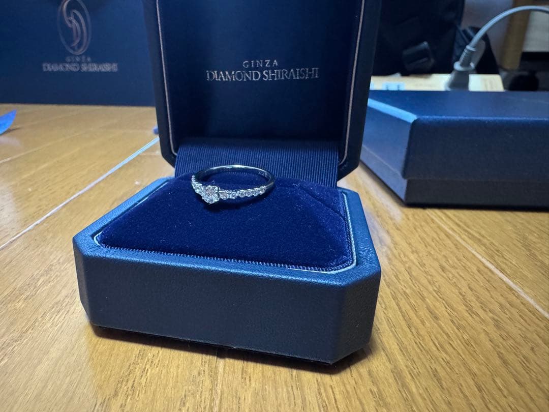 銀座ダイヤモンドシライシ　婚約指輪　Smiling Poppy