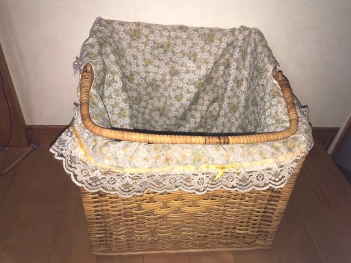 インドネシア産ランドリーワゴン