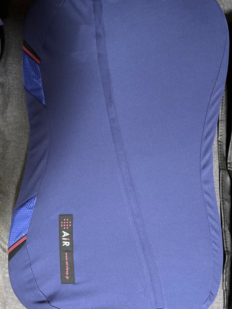 西川 エアー 4D ピロー 高め 収納バッグ付き 美品