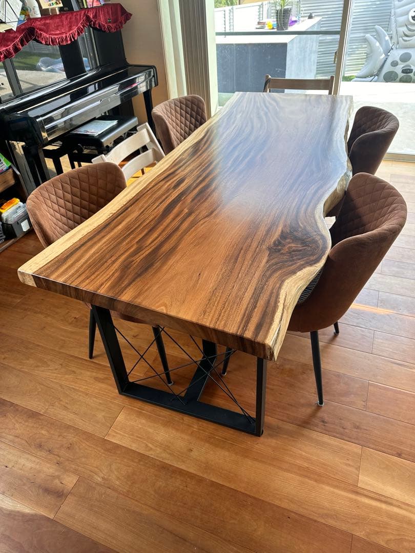 モンキーポッド　無垢　ダイニングテーブル　長さ、約209幅72〜80厚み5センチ