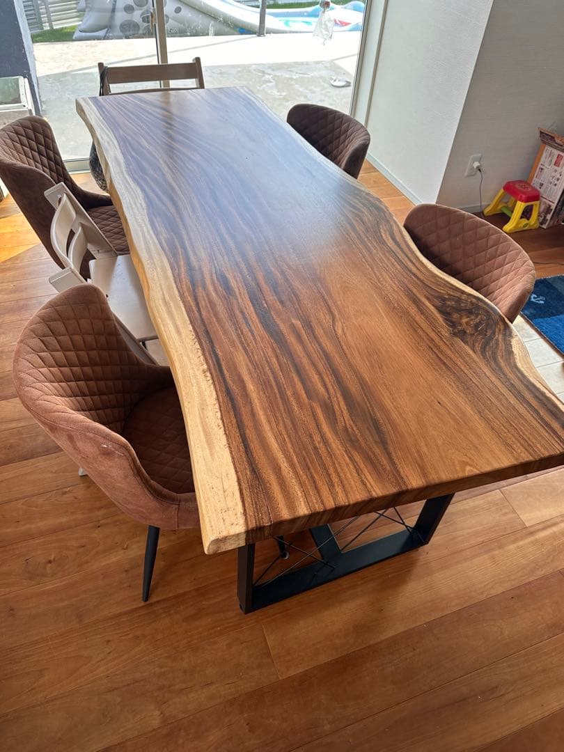 モンキーポッド　無垢　ダイニングテーブル　長さ、約209幅72〜80厚み5センチ