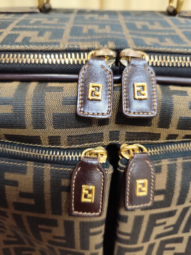 値下げ超貴重品FENDI　ズッカ柄の2輪大型 キャリーケース イタリア直営店購入