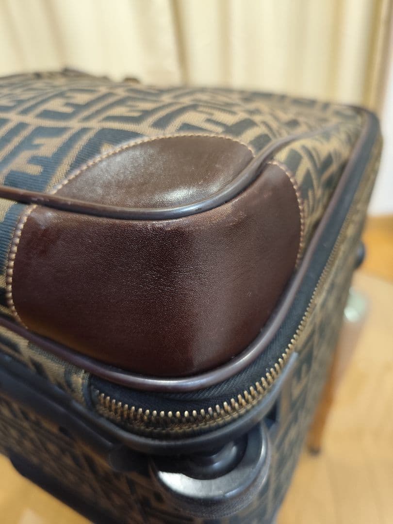 値下げ超貴重品FENDI　ズッカ柄の2輪大型 キャリーケース イタリア直営店購入