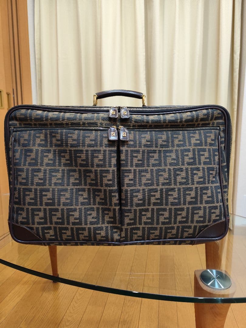 値下げ超貴重品FENDI　ズッカ柄の2輪大型 キャリーケース イタリア直営店購入