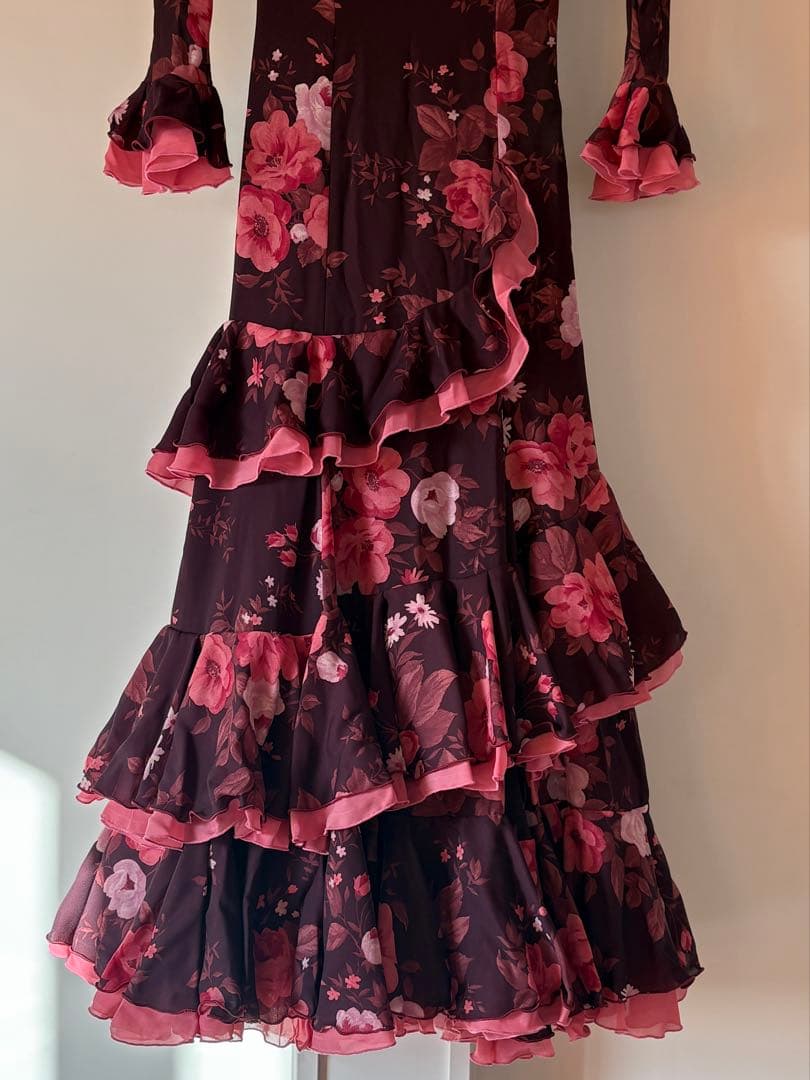 フラメンコ衣装　ドレス　ダーク紅色 ピンク花柄