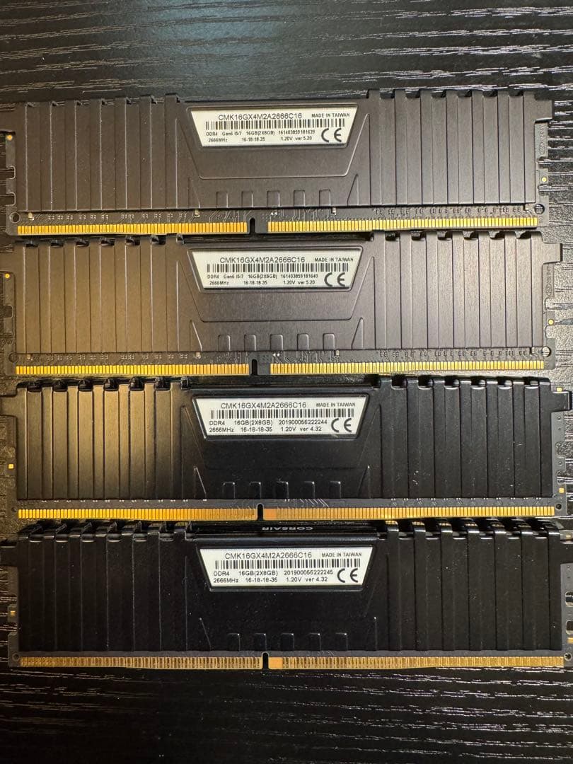 CORSAIR VENGEANCE DDR4 2666 32GB(8GB×4)