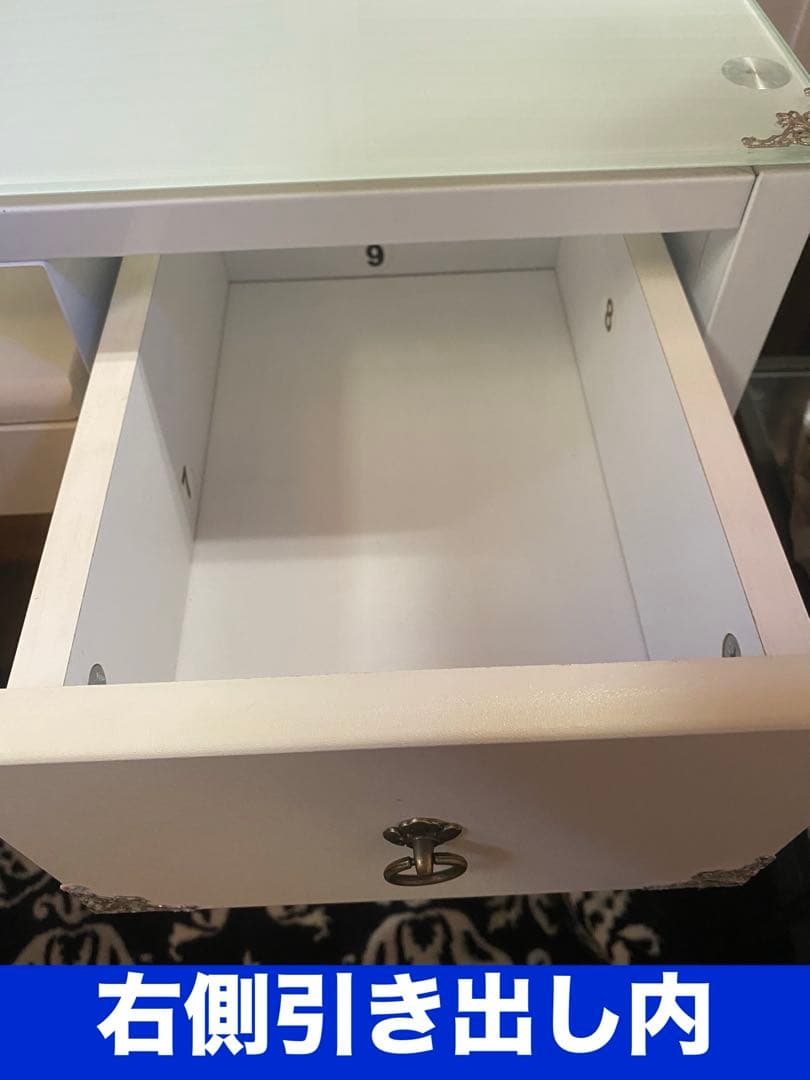 パソコン デスク♦️お洒落 ホワイト テーブル♦️ガラス天板♦️人気のアイアン♦️送料込