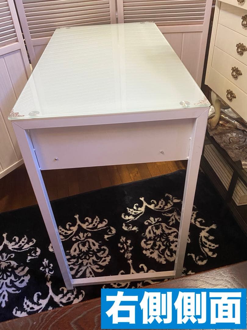 パソコン デスク♦️お洒落 ホワイト テーブル♦️ガラス天板♦️人気のアイアン♦️送料込