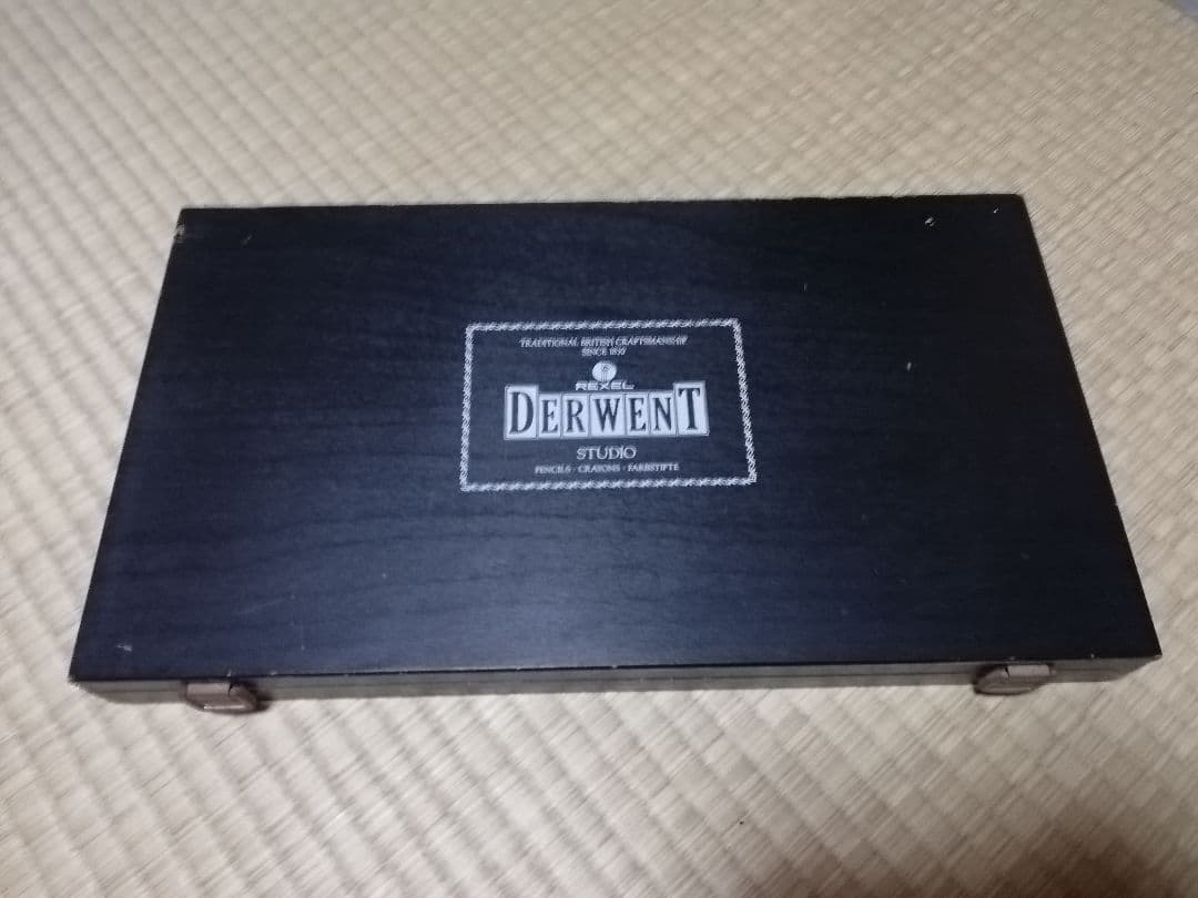 値下げ DERWENTダーウェント スタジオ色鉛筆 72本セット 木製ケース入り