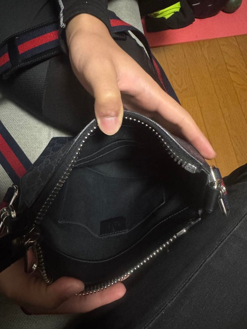 GUCCI ショルダーバッグ　メッセンジャー　523599