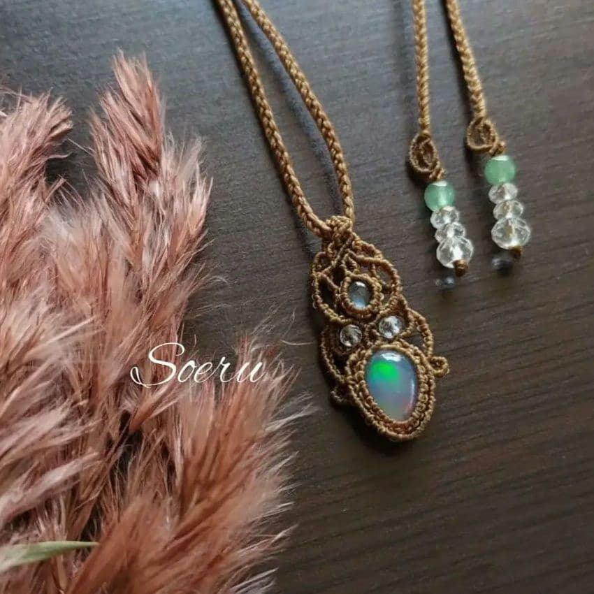 オパール&ブルートパーズのマクラメ編みネックレス　ペンダント　天然石