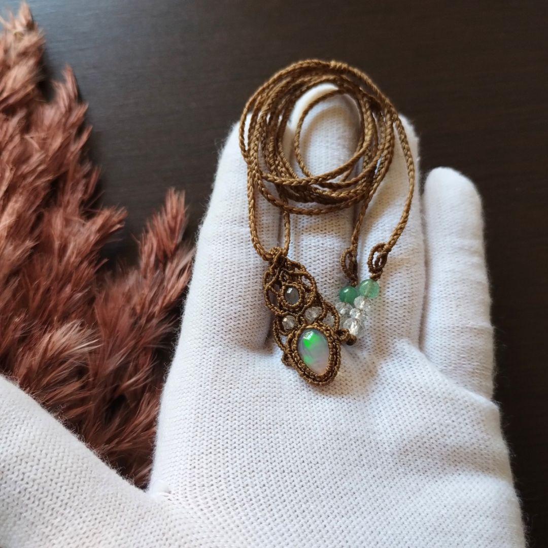 オパール&ブルートパーズのマクラメ編みネックレス　ペンダント　天然石