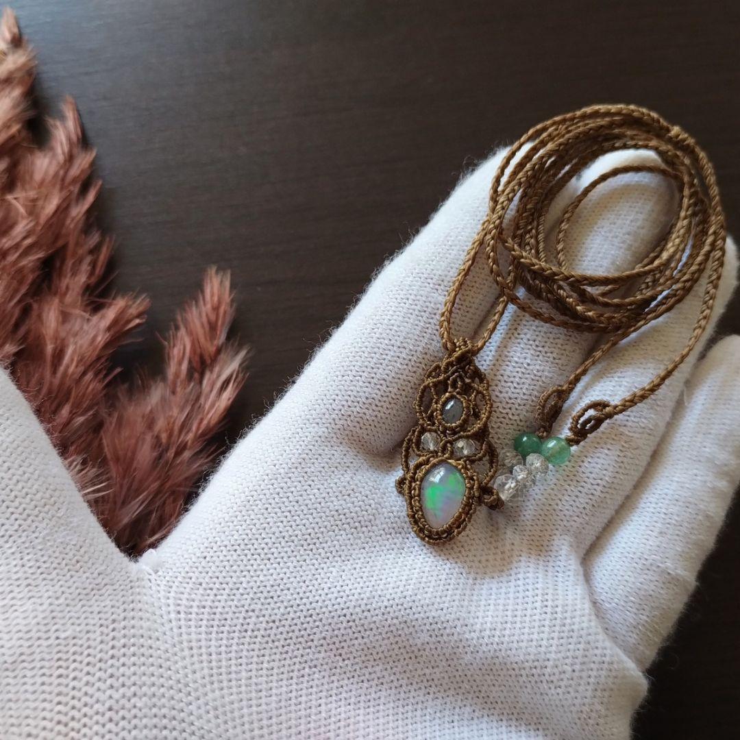 オパール&ブルートパーズのマクラメ編みネックレス　ペンダント　天然石