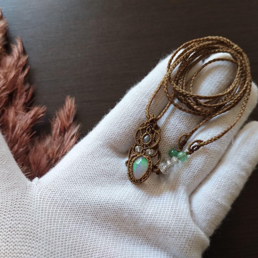 オパール&ブルートパーズのマクラメ編みネックレス　ペンダント　天然石
