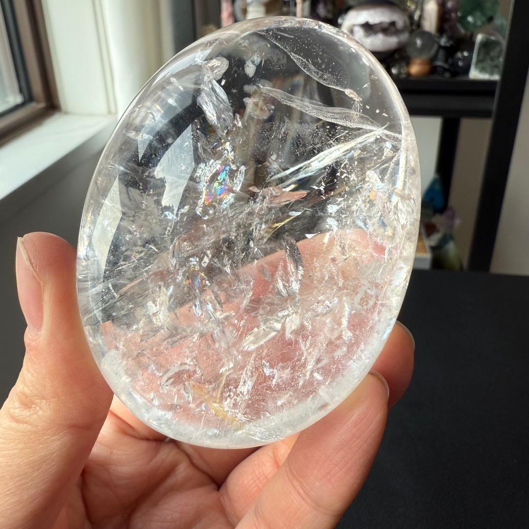 天然石虹あり　水晶の握り石　置物NO.020509