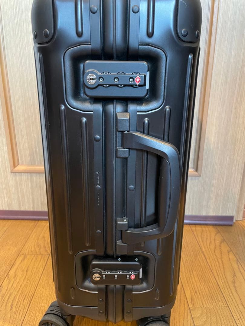 RIMOWA ブラック キャリーケース 機内持ち込み可能