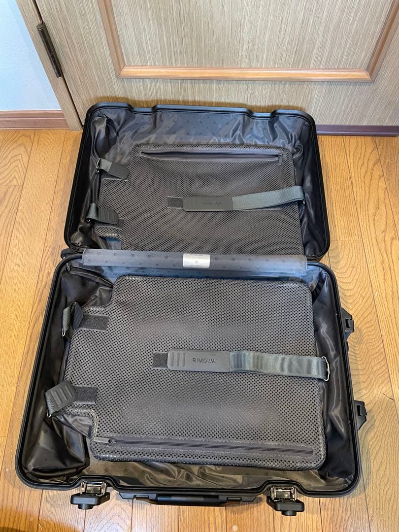 RIMOWA ブラック キャリーケース 機内持ち込み可能