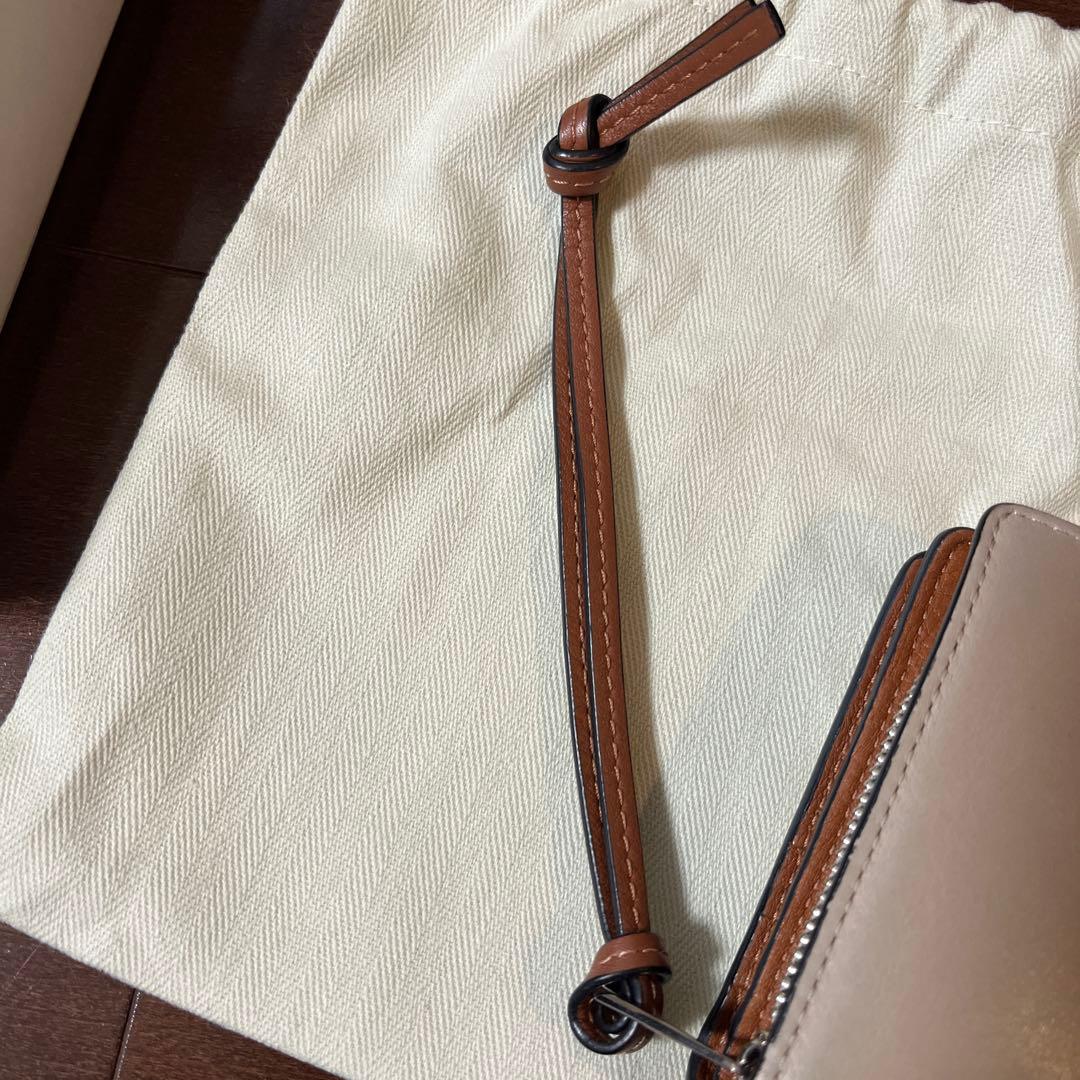 ペペロンチーノ LOEWE 二つ折り財布 ベージュ