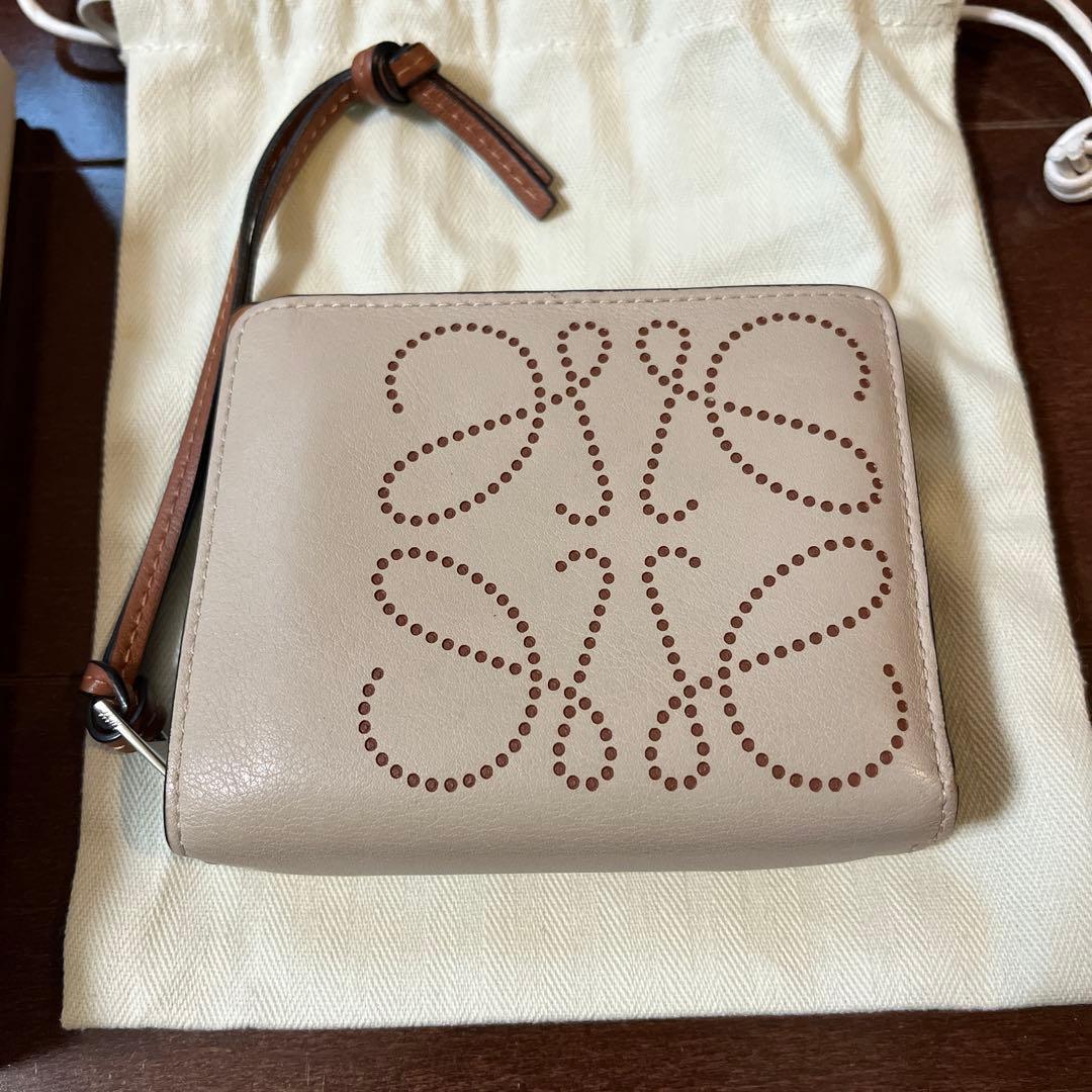 ペペロンチーノ LOEWE 二つ折り財布 ベージュ