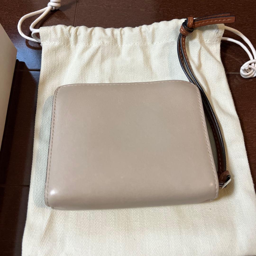 ペペロンチーノ LOEWE 二つ折り財布 ベージュ