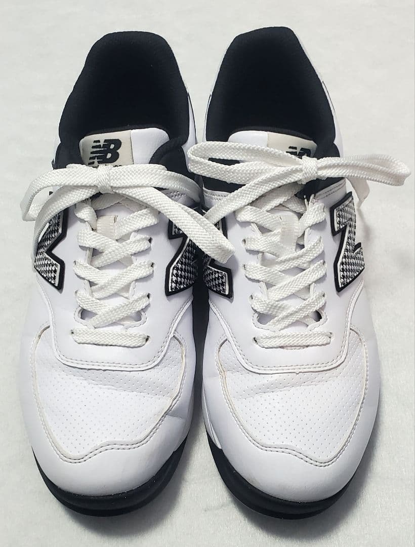 【美品】23.5cm ニューバランス ゴルフシューズ スパイクレス