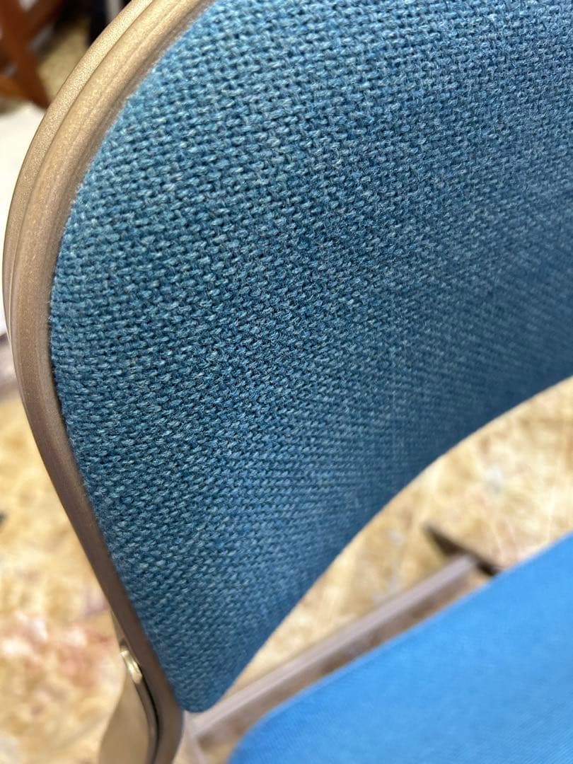 アメリカ初のオールスチールクッション付きのタイプ(１椅子）