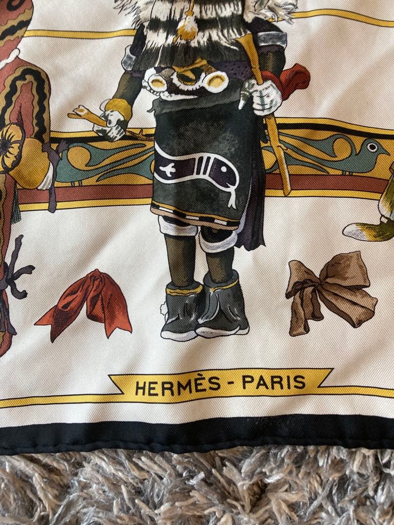 HERMÈS ネイティブアメリカン スカーフ