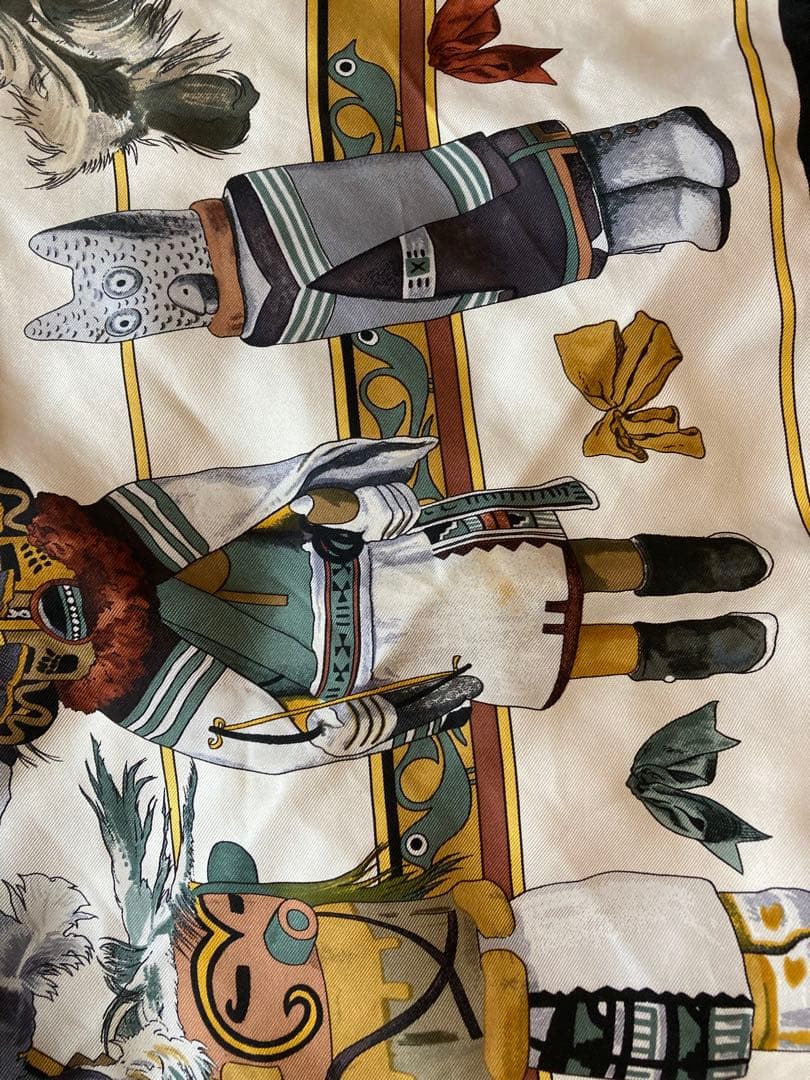 HERMÈS ネイティブアメリカン スカーフ