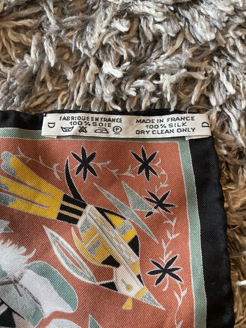 HERMÈS ネイティブアメリカン スカーフ