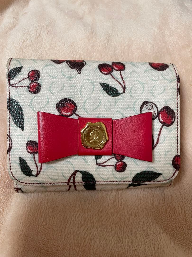 Q-pot チェリーラウンドショートウォレット　キューポット　二つ折り財布