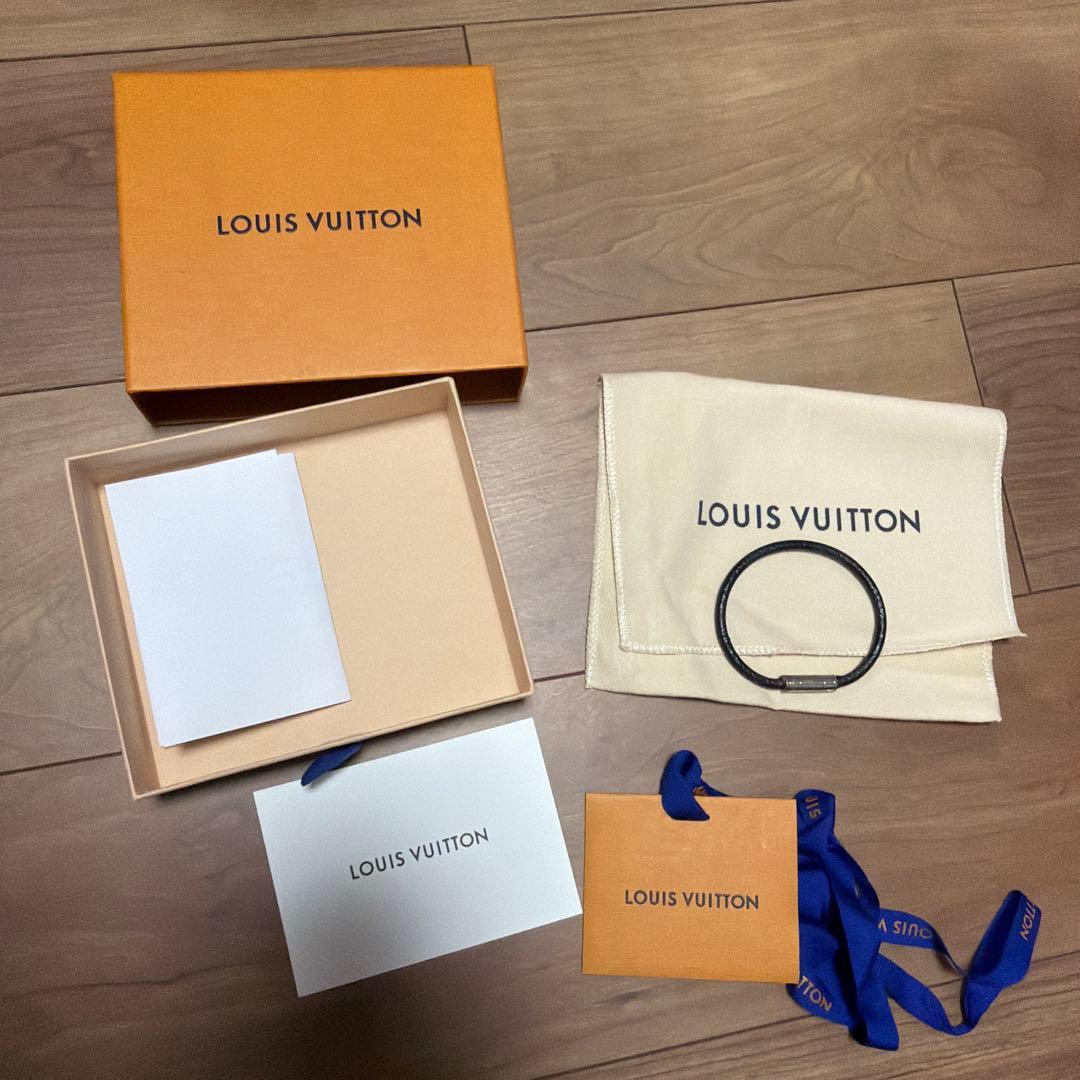 LOUIS VUITTON ブラックレザーブレスレット