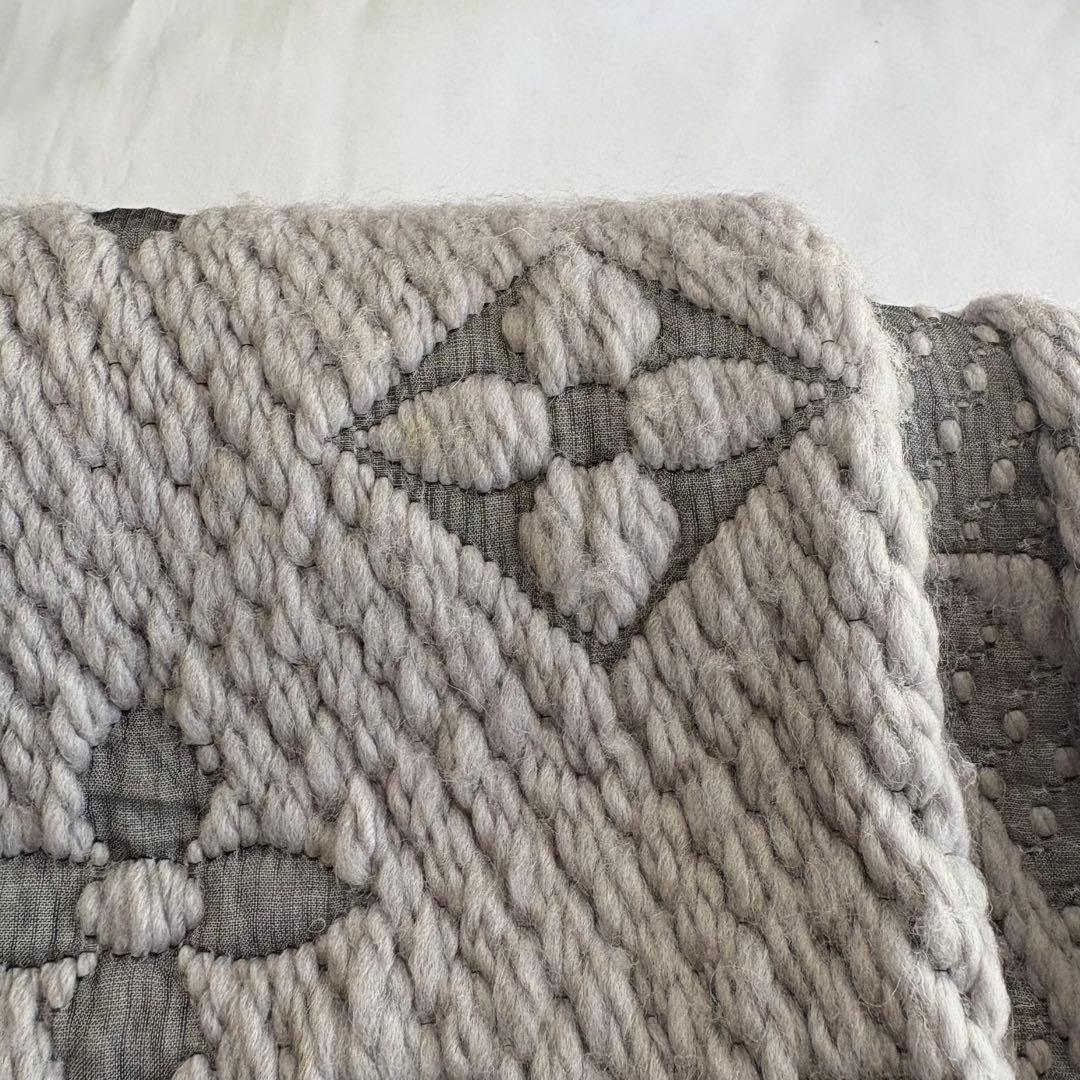 LOUIS VUITTON　モノグラムマフラー 　ライトグレー