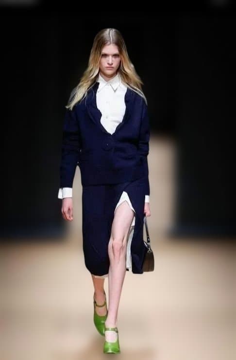 【再値下げ】PRADA カシミヤネイビー タイトスカート 前スリット　新品未使用