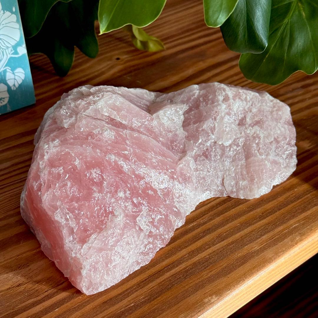 ローズクォーツ　原石　ラフロック　ブラジル産　1kg超え　天然石