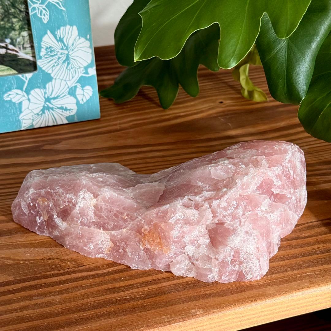 ローズクォーツ　原石　ラフロック　ブラジル産　1kg超え　天然石
