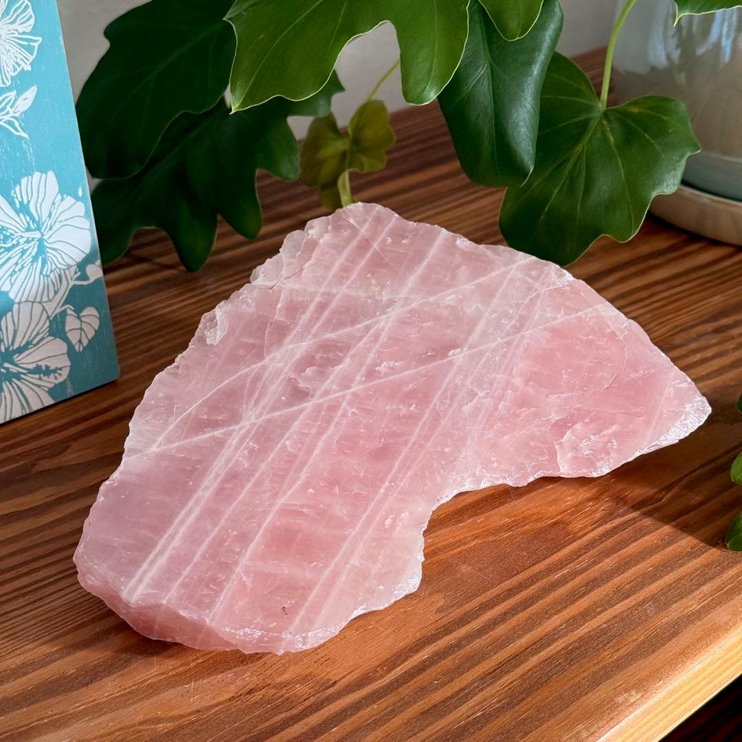 ローズクォーツ　原石　ラフロック　ブラジル産　1kg超え　天然石