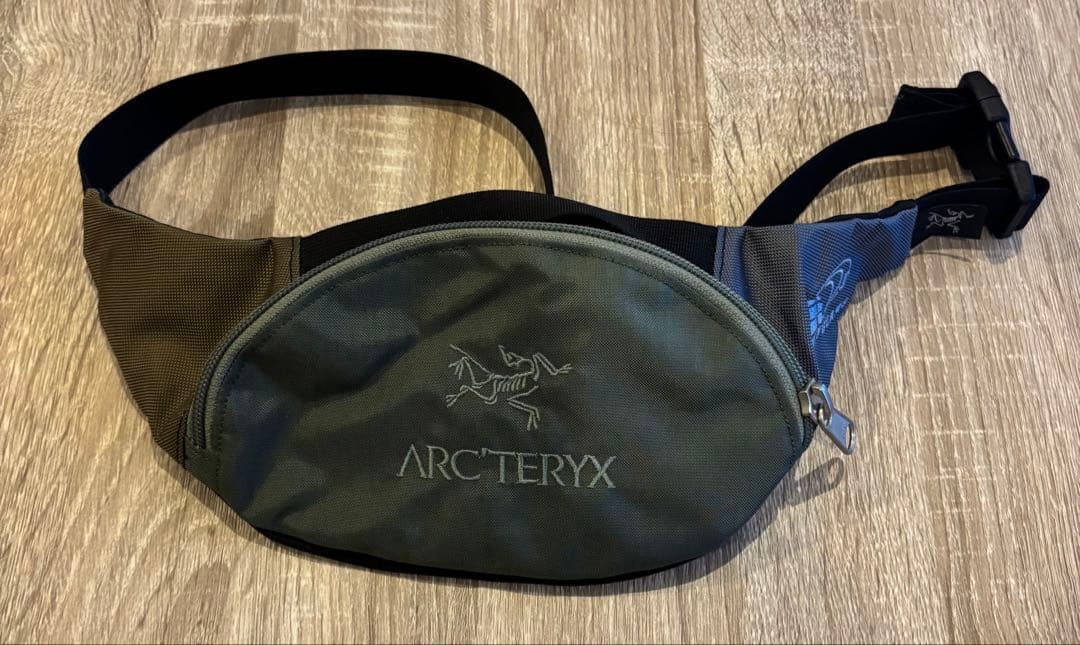 [美品]ARC'TERYX BEAMS 別注 アーバンファニー ウエストポーチ