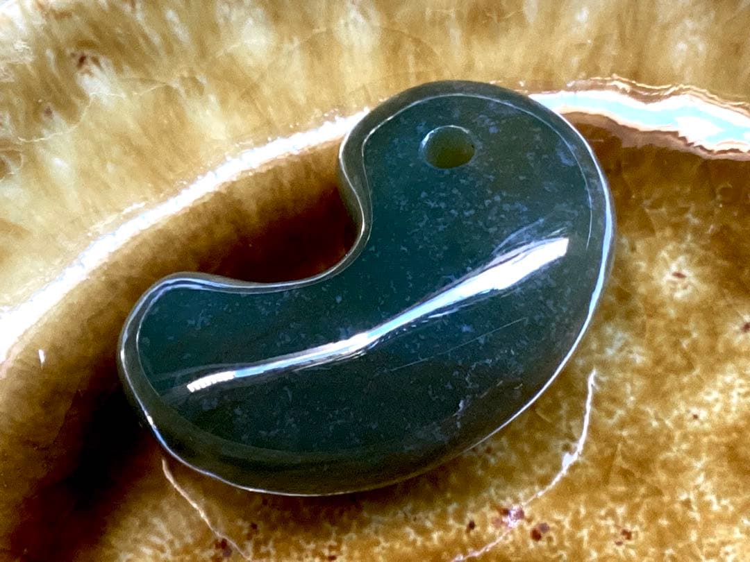 とびっきりの出雲石‼️ 超レア物‼️出雲碧玉勾玉　2度と入手は困難な別格品　本物保証