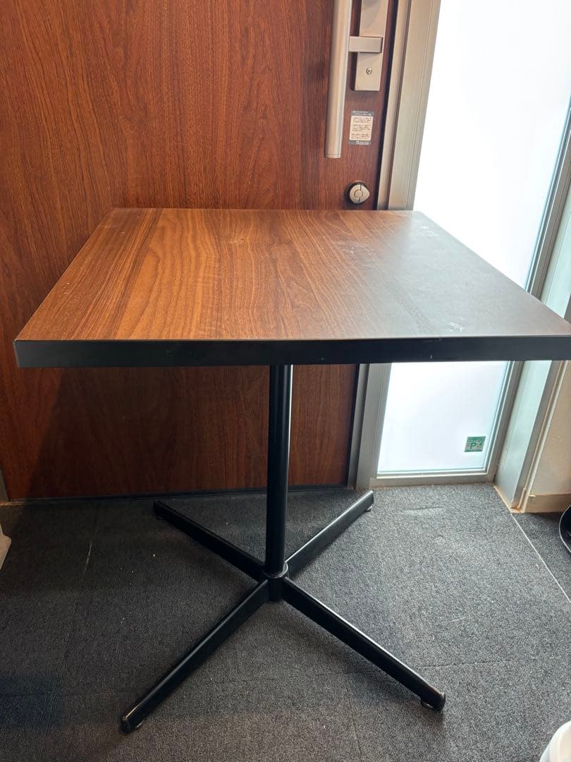 60X60XH71ブラウンの正方形カフェテーブル2台価格【大阪府引き取り限定】