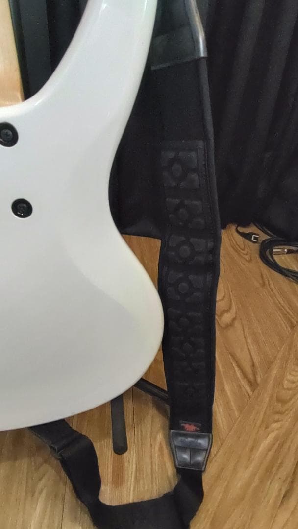 ★★ YAMAHA TRBX305 5弦ベース おまけ付き ★★