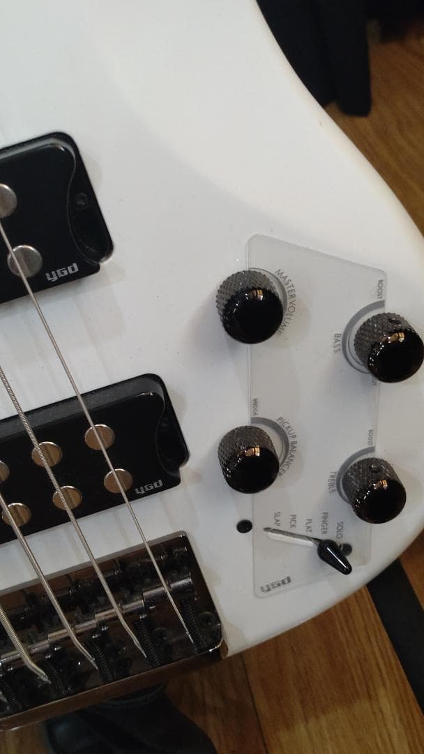 ★★ YAMAHA TRBX305 5弦ベース おまけ付き ★★