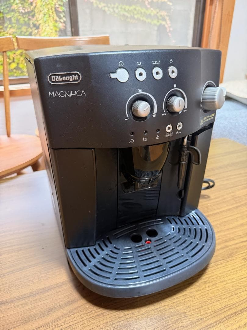 デロンギ 全自動コーヒーマシン ESAM1000SJ（中古）