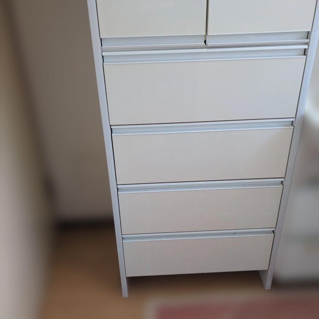 鏡面扉チェスト　オフホワイト 大容量収納棚 　リビング　キッチン　洗面所に！美品