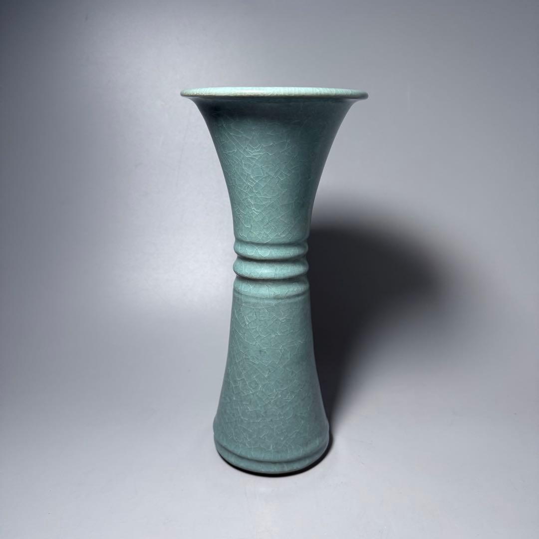 国重要無形文化財指定　中島宏　青磁花入　共箱　27cm　静寂の青に宿る造形美