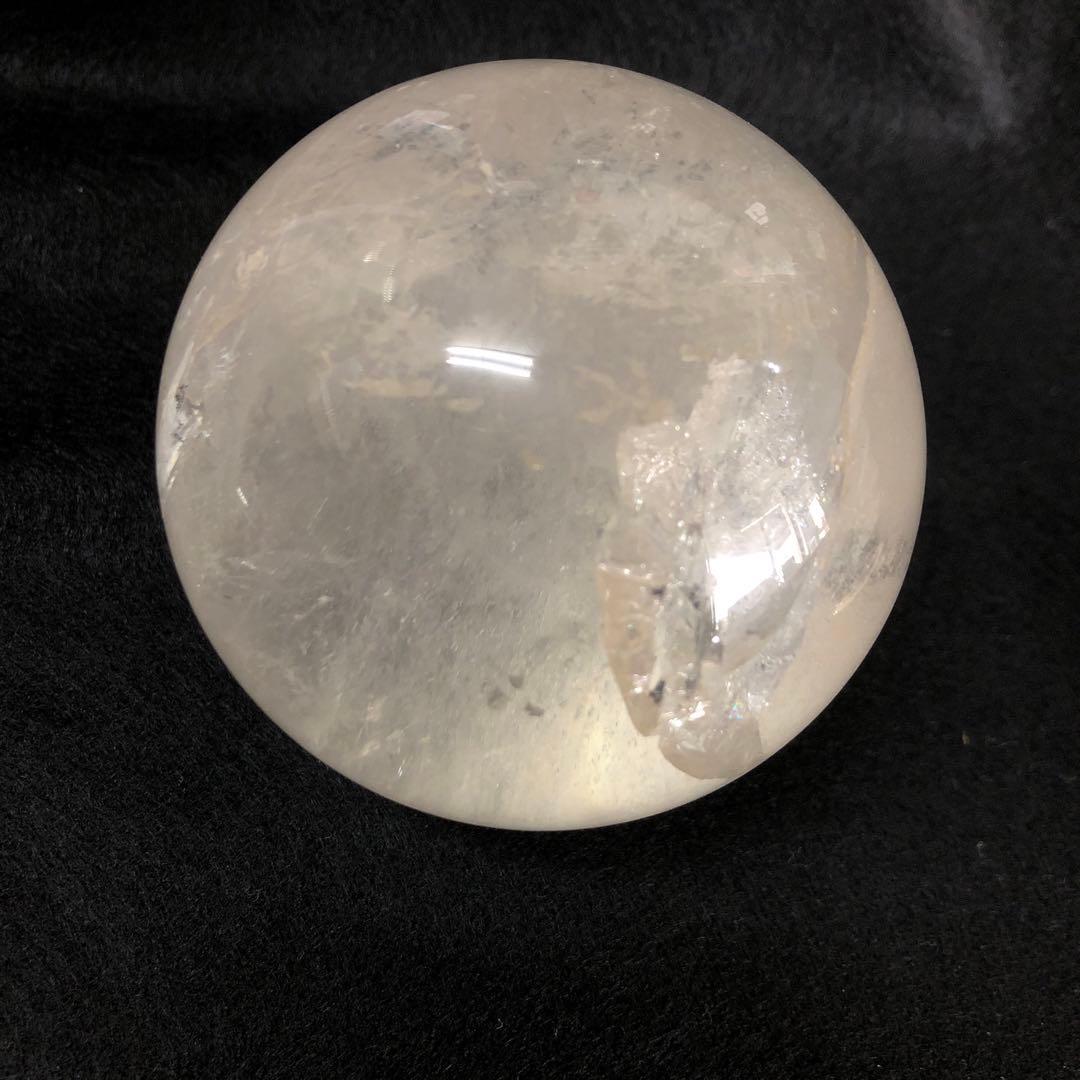 虹入り　　丸玉 天然水晶　内包結晶　約8センチ
